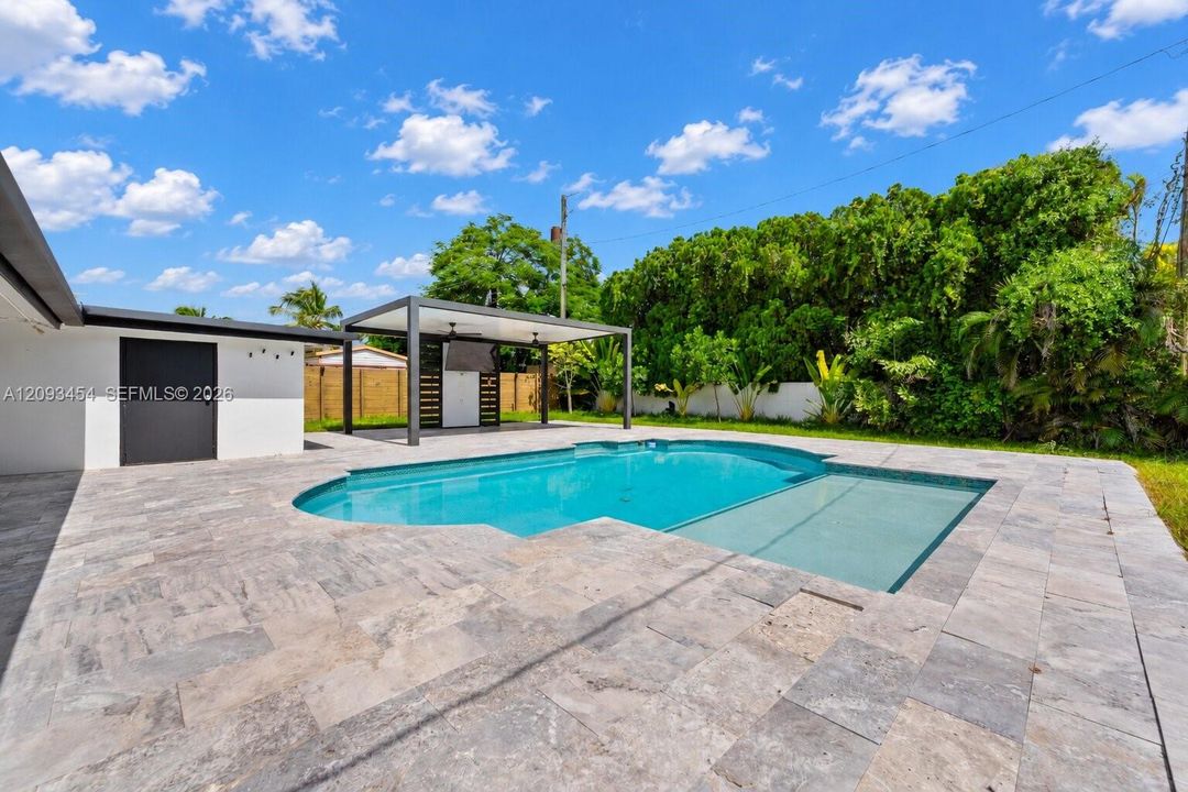 For Rent: $4,995 (4 beds, 2 baths, 1914 Square Feet)