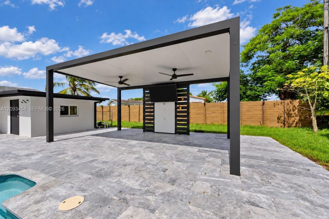 For Rent: $4,995 (4 beds, 2 baths, 1914 Square Feet)