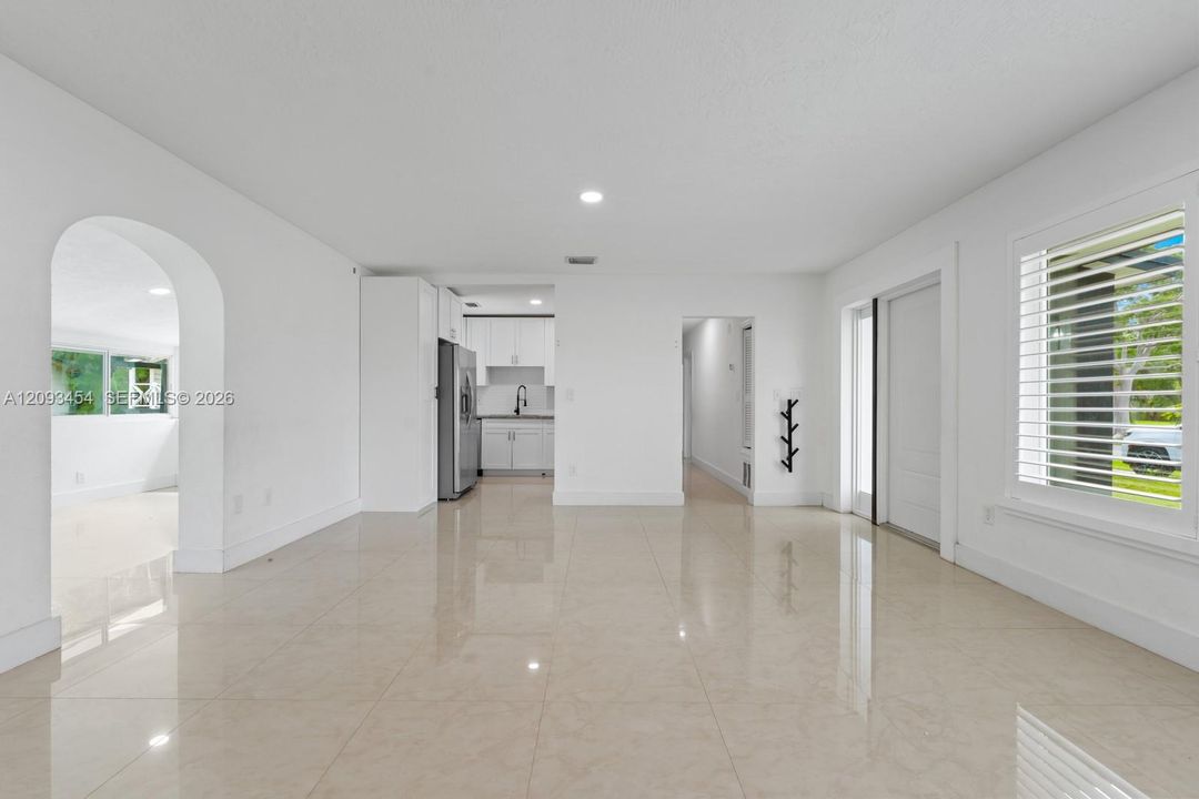 For Rent: $4,995 (4 beds, 2 baths, 1914 Square Feet)