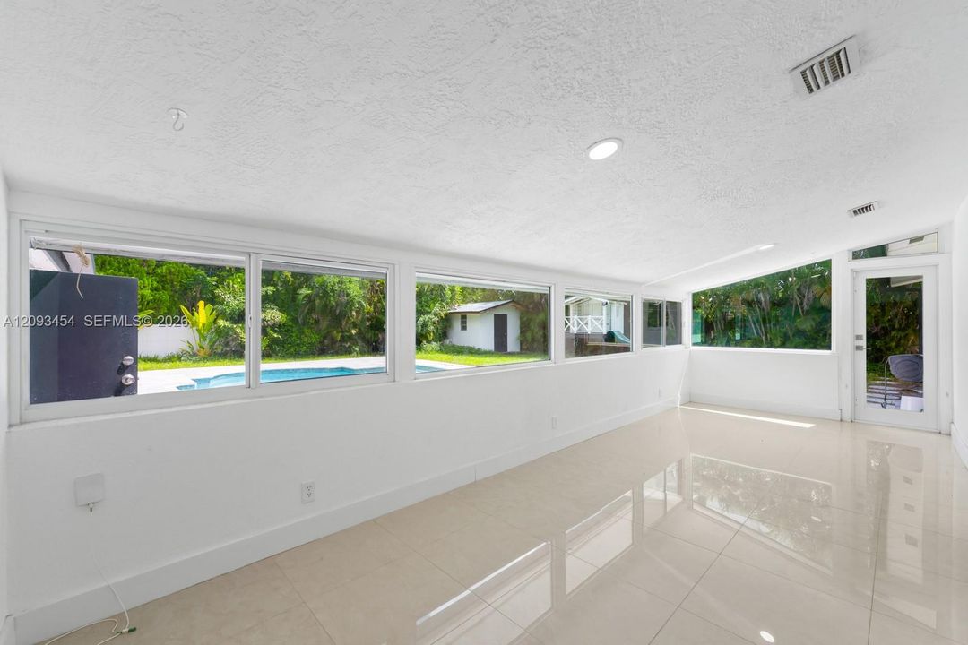 For Rent: $4,995 (4 beds, 2 baths, 1914 Square Feet)