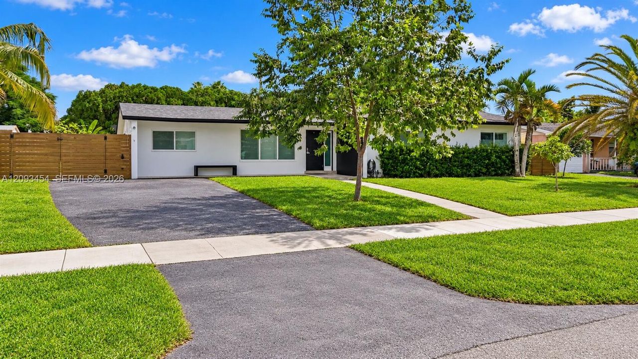 For Rent: $4,995 (4 beds, 2 baths, 1914 Square Feet)