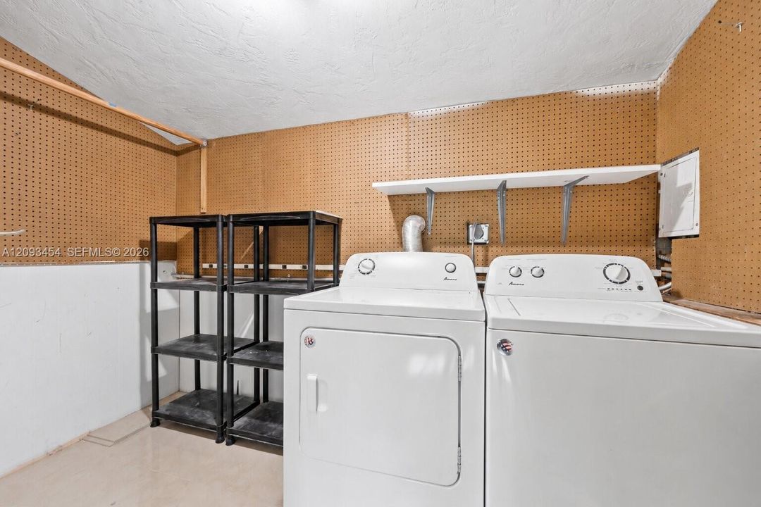 For Rent: $4,995 (4 beds, 2 baths, 1914 Square Feet)