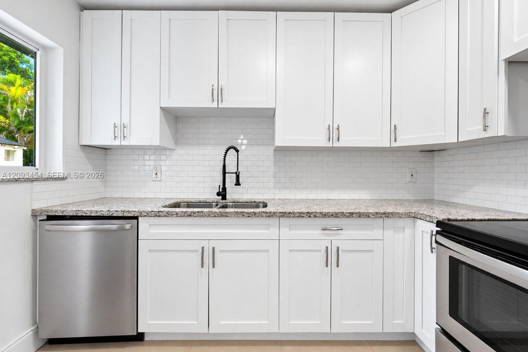 For Rent: $4,995 (4 beds, 2 baths, 1914 Square Feet)