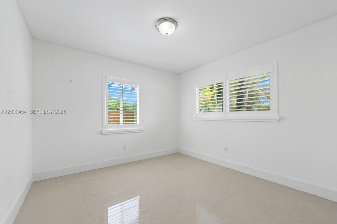 For Rent: $4,995 (4 beds, 2 baths, 1914 Square Feet)