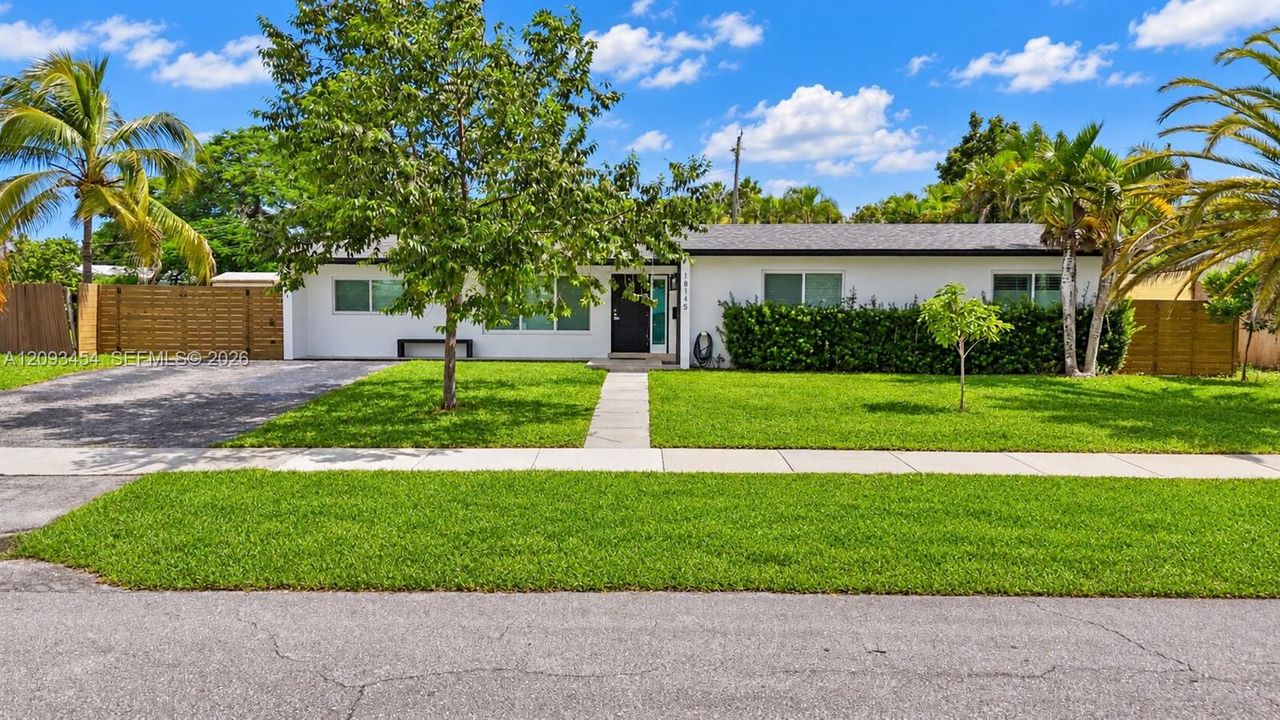 For Rent: $4,995 (4 beds, 2 baths, 1914 Square Feet)