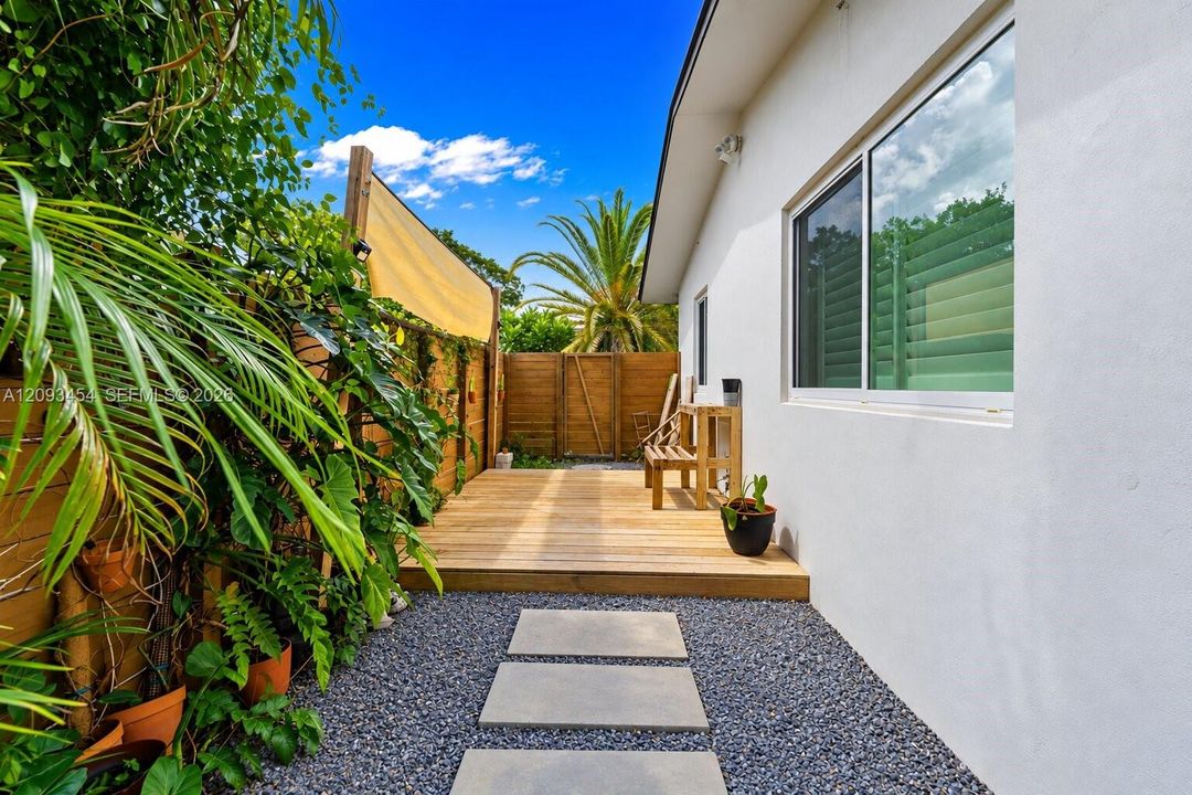 For Rent: $4,995 (4 beds, 2 baths, 1914 Square Feet)