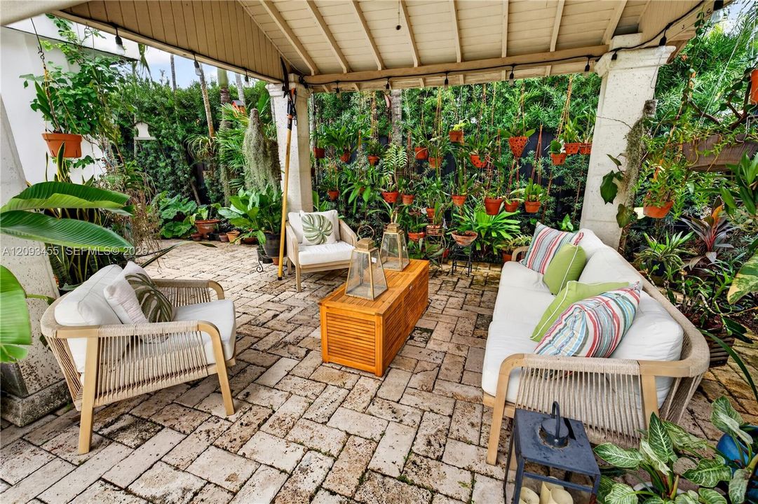 For Sale: $869,999 (3 beds, 2 baths, 1902 Square Feet)