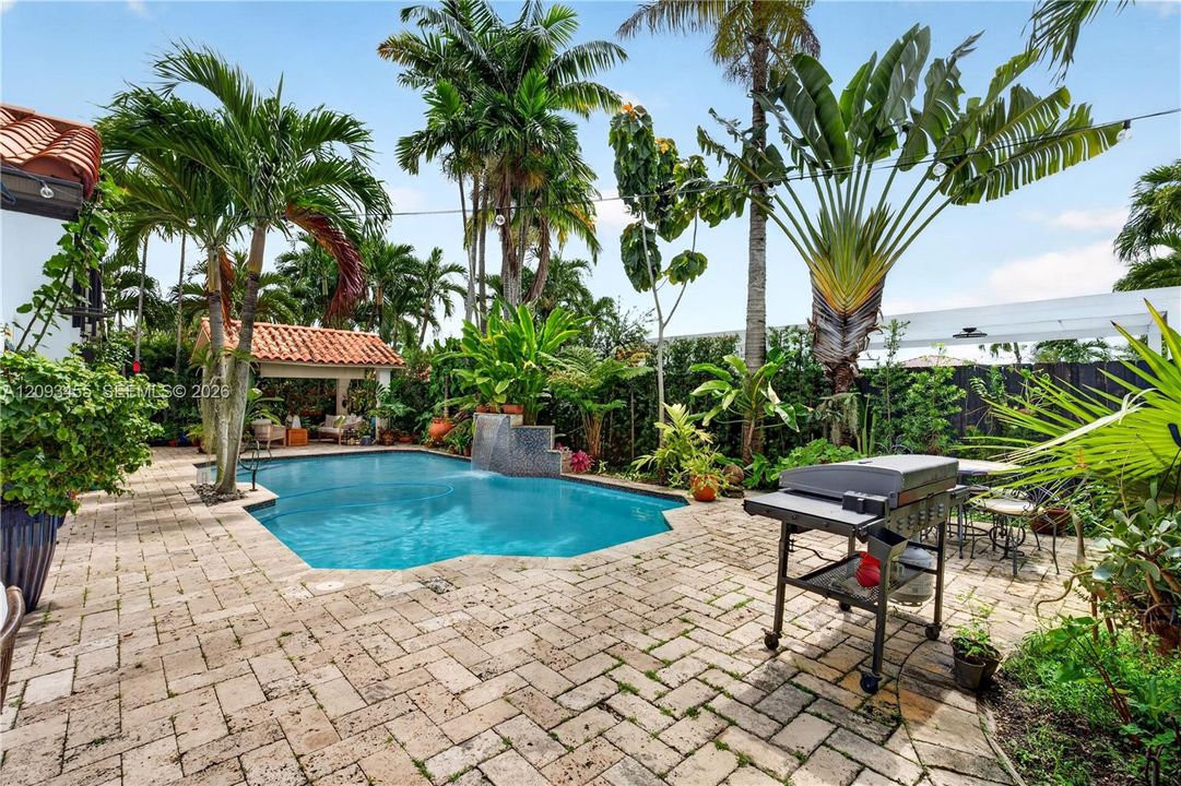 For Sale: $869,999 (3 beds, 2 baths, 1902 Square Feet)