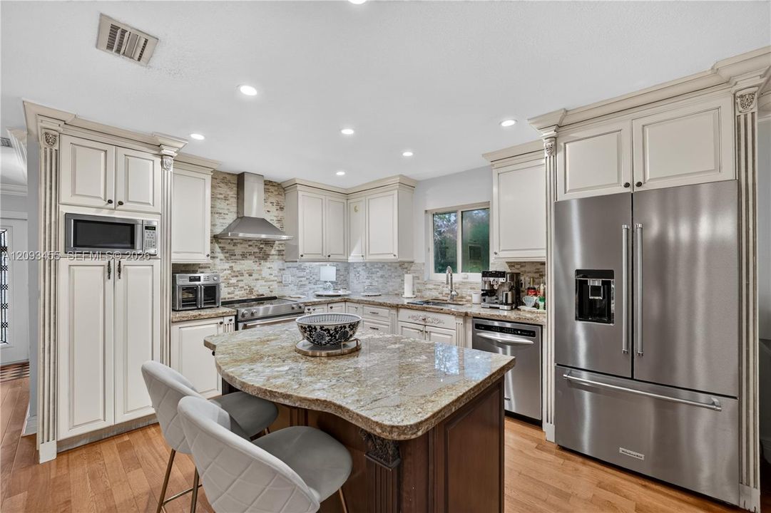 For Sale: $869,999 (3 beds, 2 baths, 1902 Square Feet)