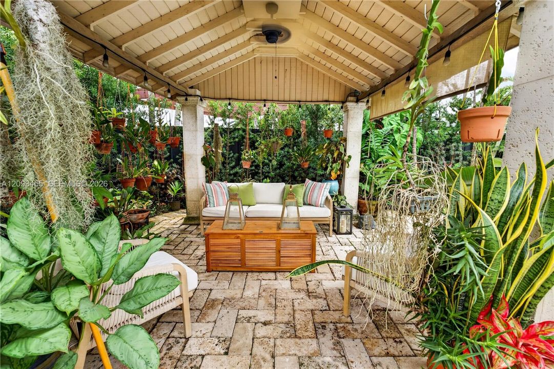 For Sale: $869,999 (3 beds, 2 baths, 1902 Square Feet)