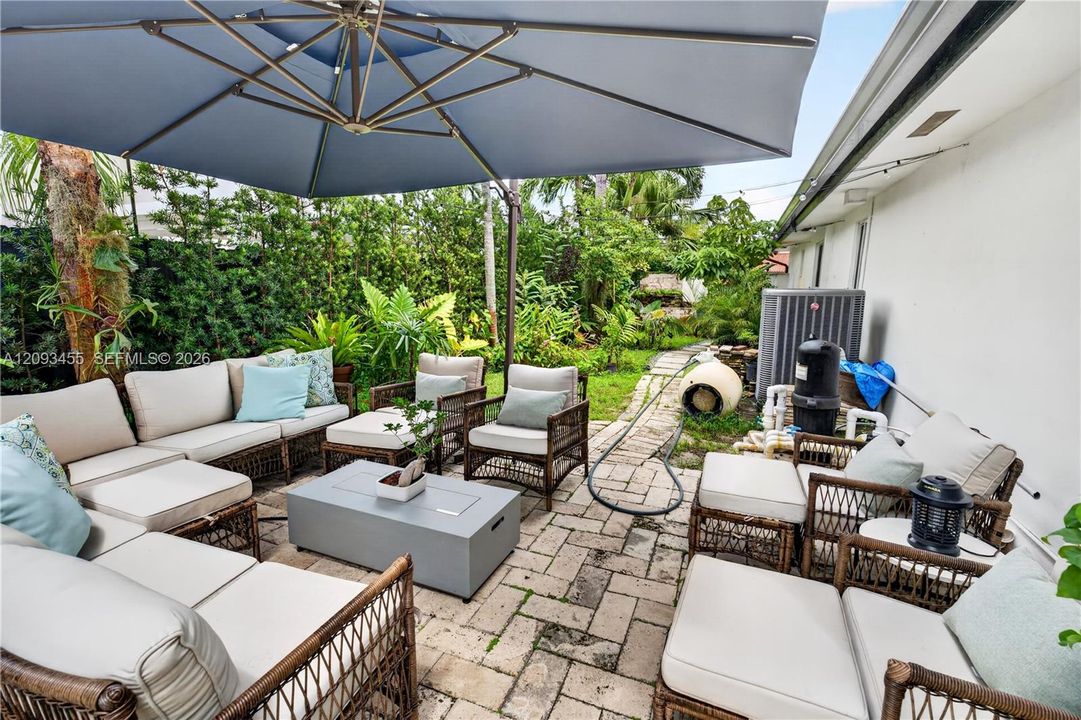 For Sale: $869,999 (3 beds, 2 baths, 1902 Square Feet)