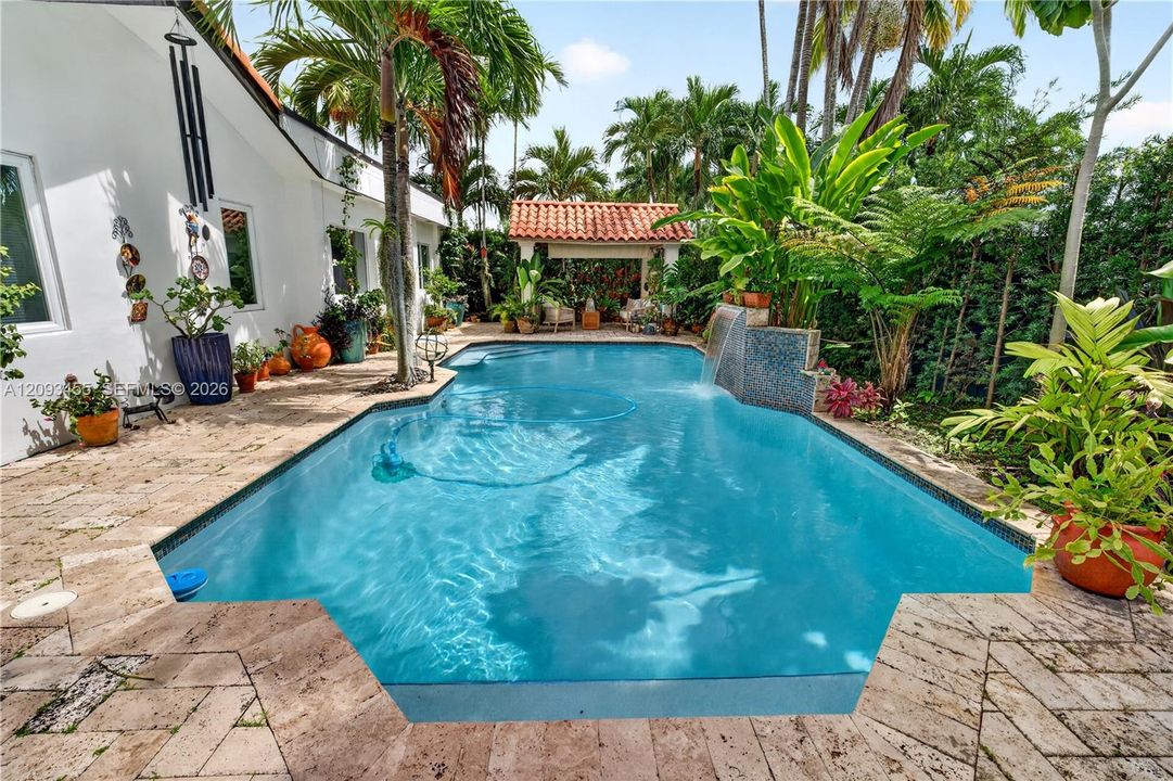 For Sale: $869,999 (3 beds, 2 baths, 1902 Square Feet)
