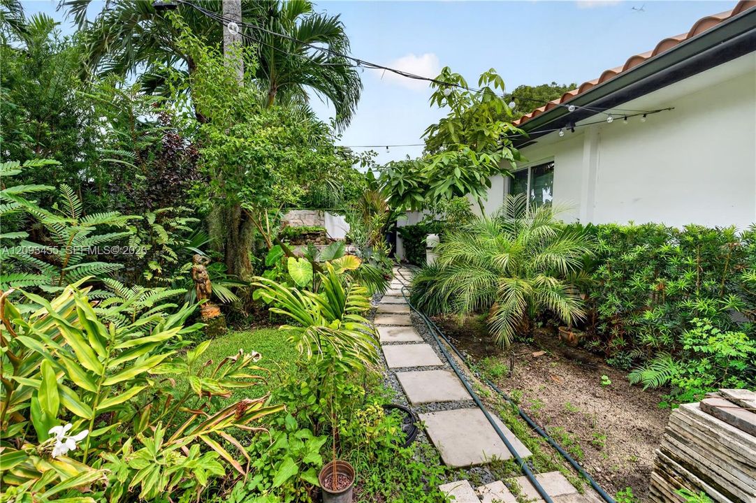For Sale: $869,999 (3 beds, 2 baths, 1902 Square Feet)