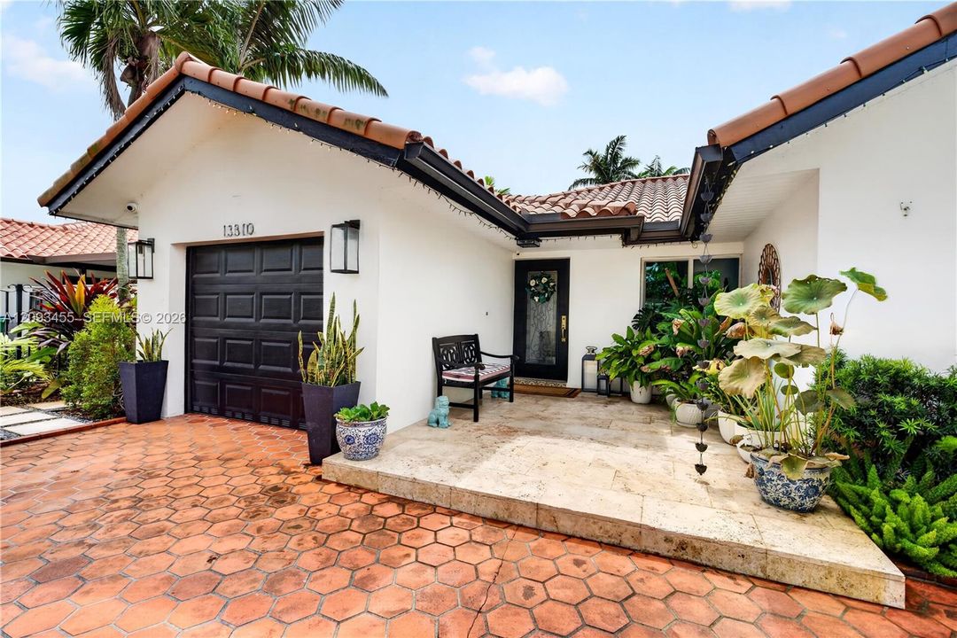 For Sale: $869,999 (3 beds, 2 baths, 1902 Square Feet)