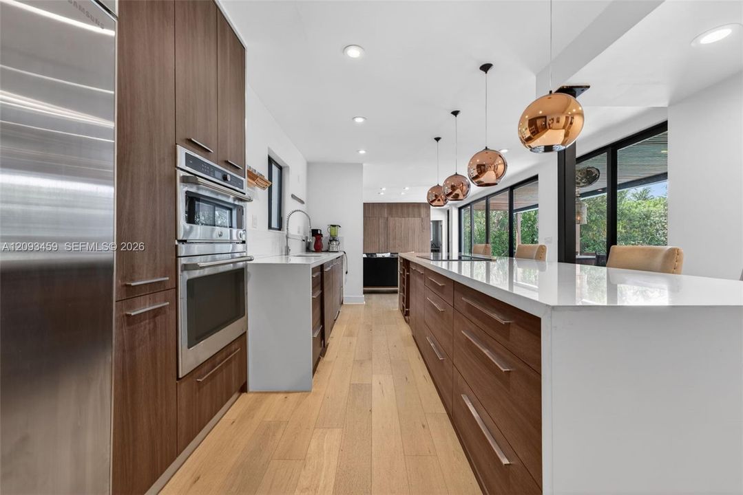 На продажу: $2,999,000 (4 спален, 4 ванн, 3080 Квадратных фут)