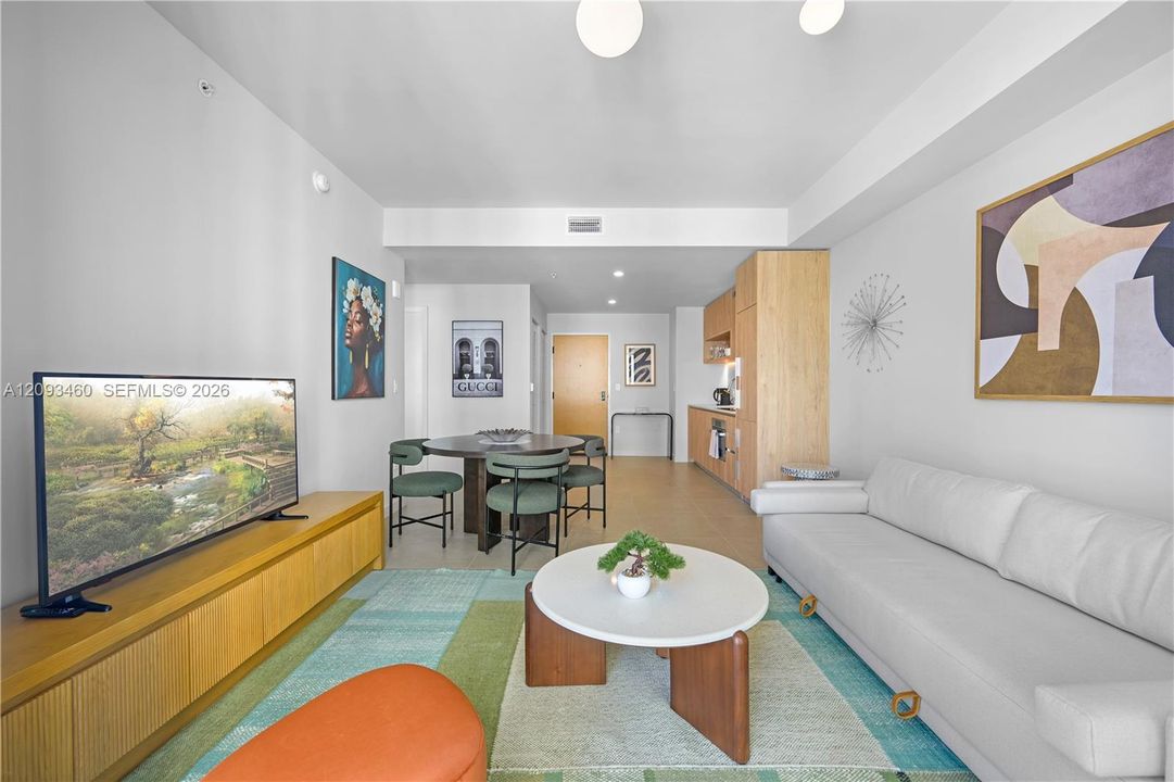 For Sale: $565,000 (1 beds, 1 baths, 586 Square Feet)