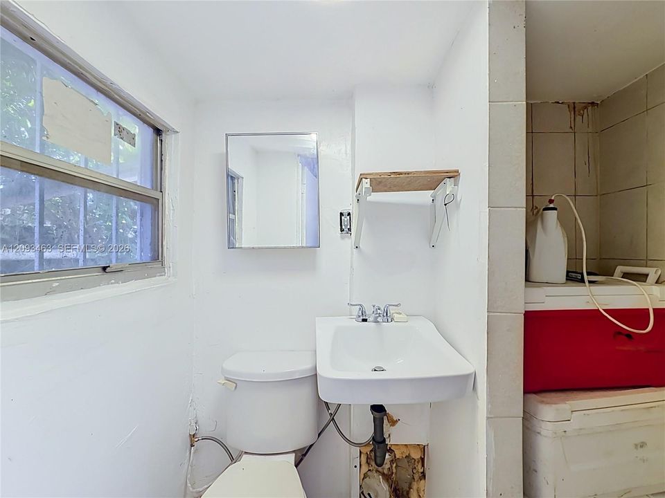 For Sale: $400,000 (3 beds, 3 baths, 1033 Square Feet)