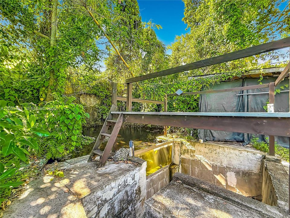 For Sale: $400,000 (3 beds, 3 baths, 1033 Square Feet)