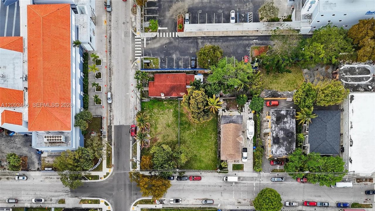 待售: $600,000 (0.11 acres)
