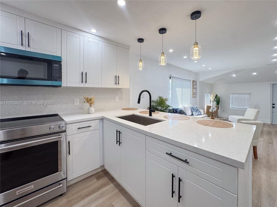 For Sale: $525,000 (3 beds, 2 baths, 1036 Square Feet)