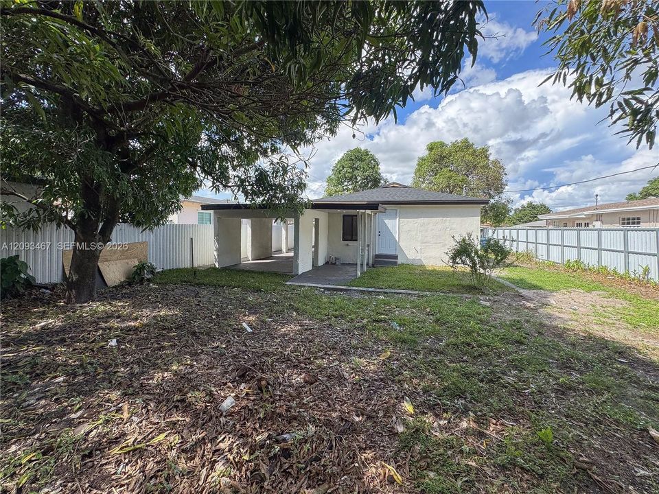For Sale: $525,000 (3 beds, 2 baths, 1036 Square Feet)