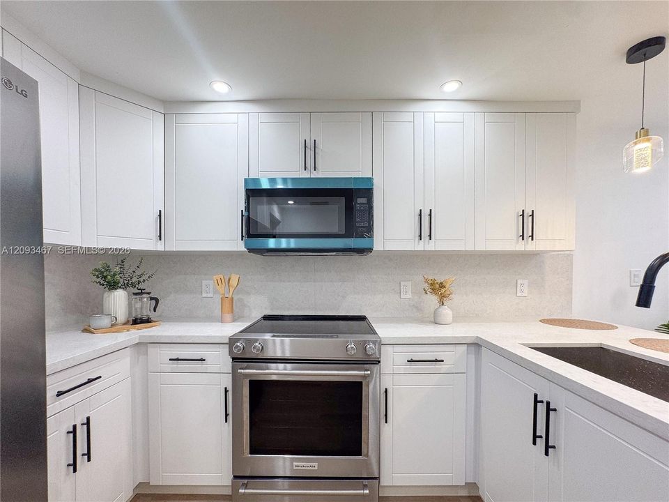 For Sale: $525,000 (3 beds, 2 baths, 1036 Square Feet)