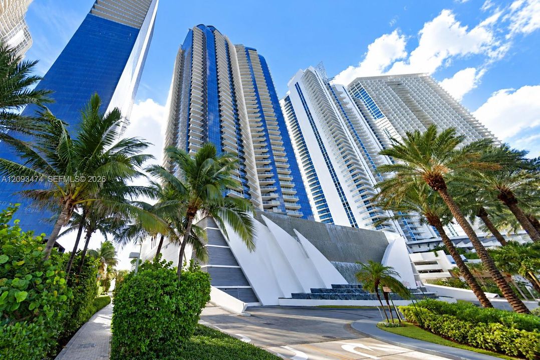 Active With Contract: $11,000 (2 beds, 3 baths, 1487 Square Feet)