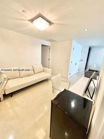 Active With Contract: $11,000 (2 beds, 3 baths, 1487 Square Feet)