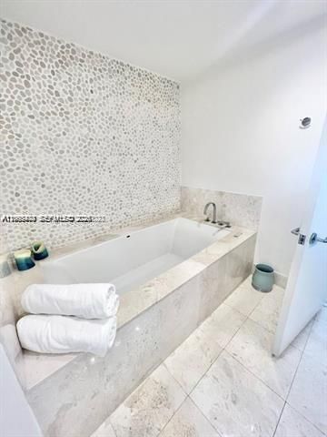 Active With Contract: $11,000 (2 beds, 3 baths, 1487 Square Feet)