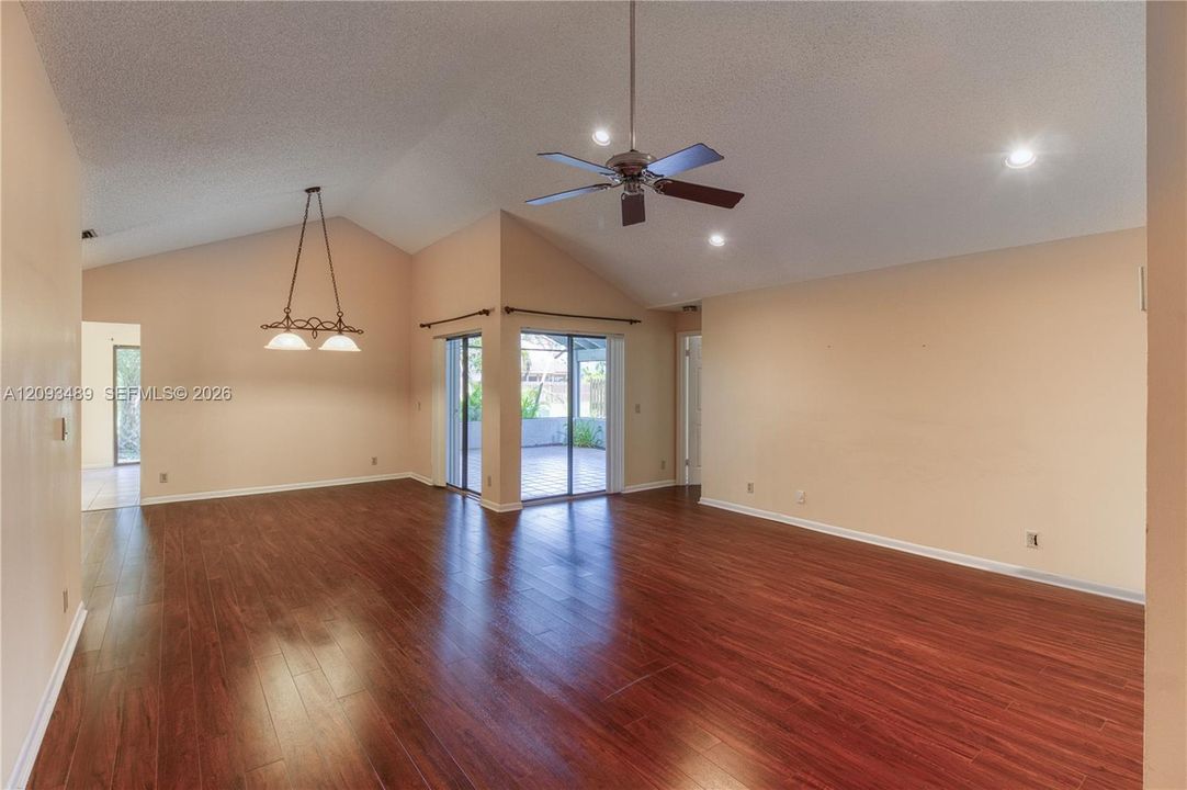 En Venta: $599,900 (3 camas, 2 baños, 1547 Pies cuadrados)