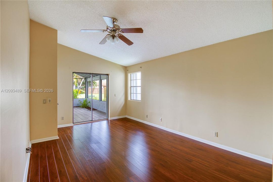 En Venta: $599,900 (3 camas, 2 baños, 1547 Pies cuadrados)