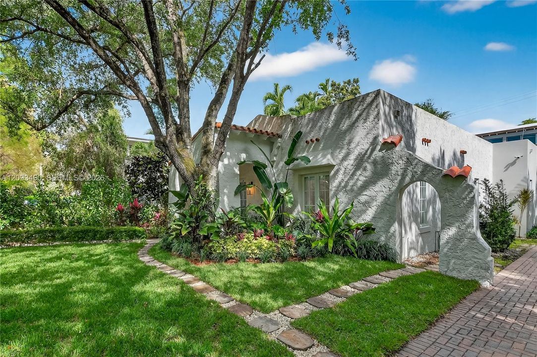 En Renta: $9,500 (3 camas, 3 baños, 1918 Pies cuadrados)