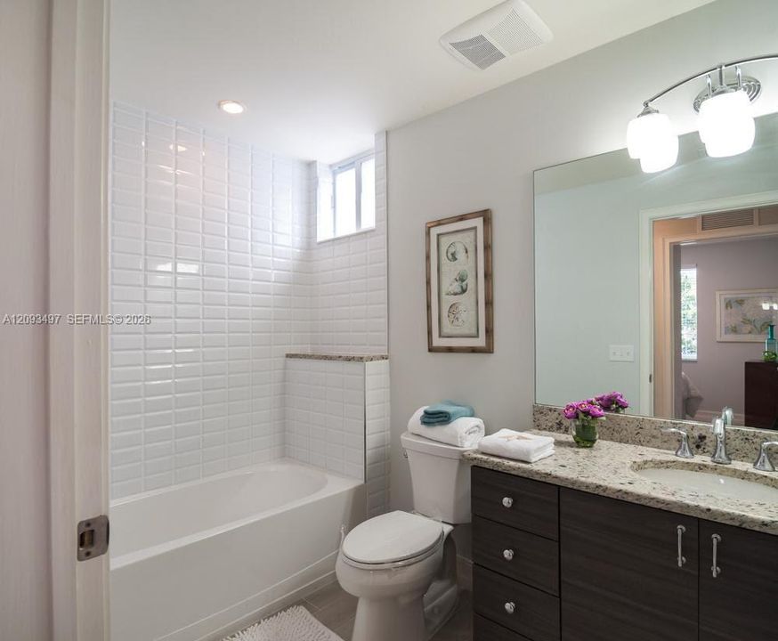 For Rent: $2,200 (2 beds, 2 baths, 750 Square Feet)