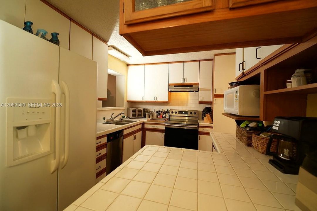 На продажу: $239,000 (3 спален, 3 ванн, 1746 Квадратных фут)