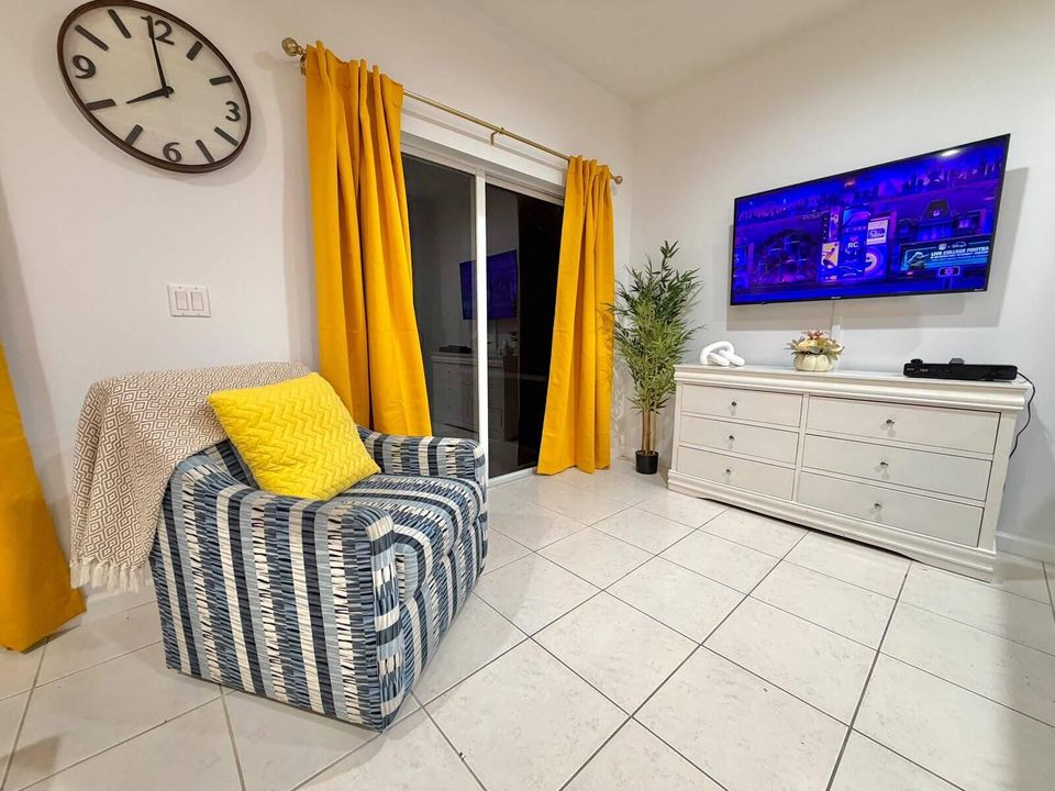 8000 Carnoustie Pl side A
