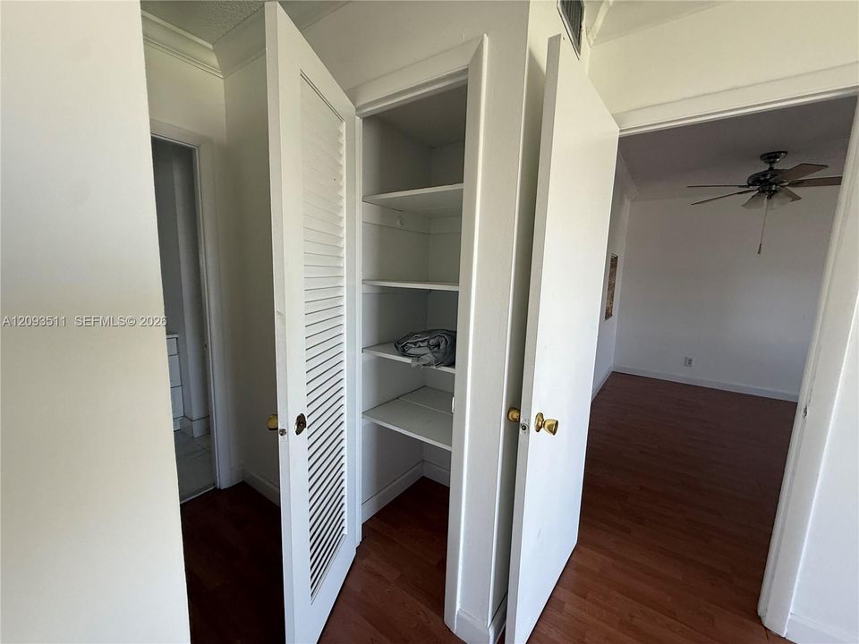 For Sale: $149,900 (1 beds, 1 baths, 703 Square Feet)