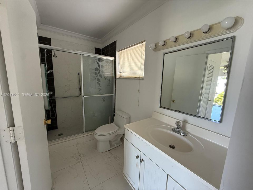 For Sale: $149,900 (1 beds, 1 baths, 703 Square Feet)