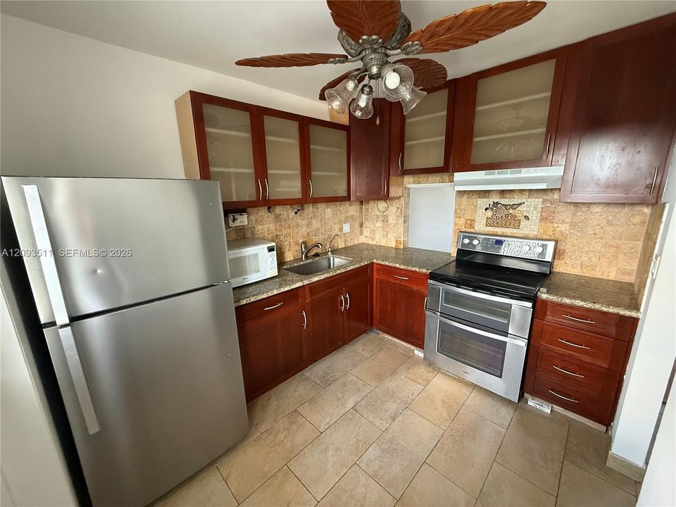 For Sale: $149,900 (1 beds, 1 baths, 703 Square Feet)