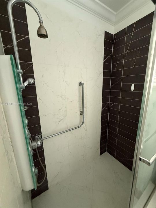 For Sale: $149,900 (1 beds, 1 baths, 703 Square Feet)