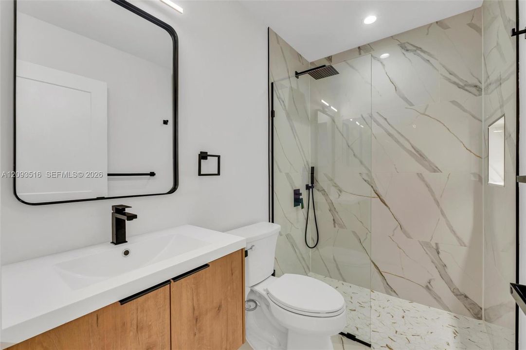 En Venta: $740,000 (3 camas, 2 baños, 1734 Pies cuadrados)