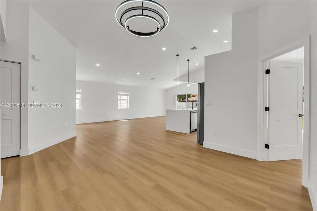 En Venta: $740,000 (3 camas, 2 baños, 1734 Pies cuadrados)