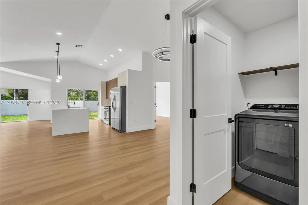 En Venta: $740,000 (3 camas, 2 baños, 1734 Pies cuadrados)