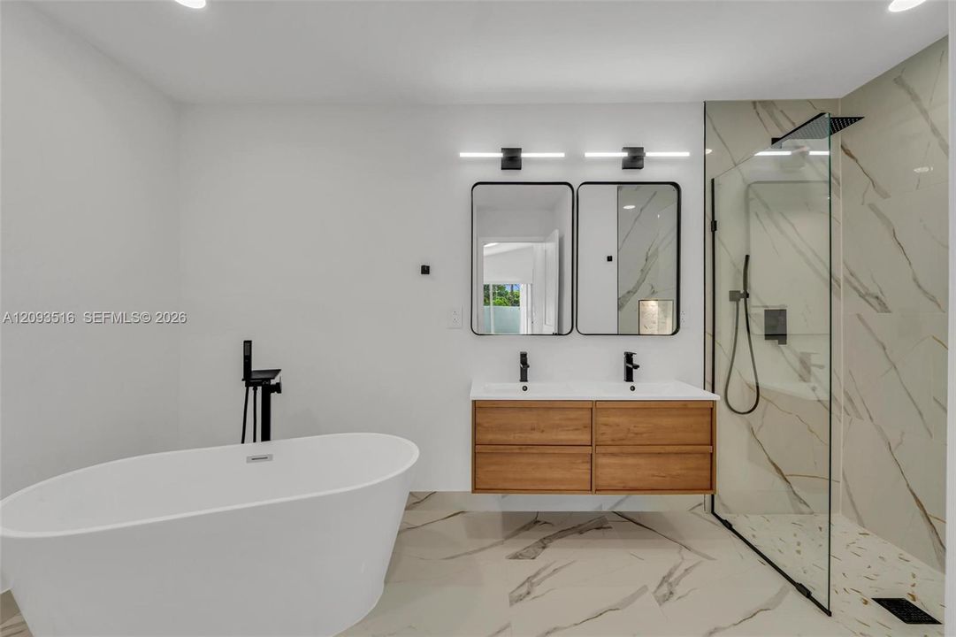 En Venta: $740,000 (3 camas, 2 baños, 1734 Pies cuadrados)