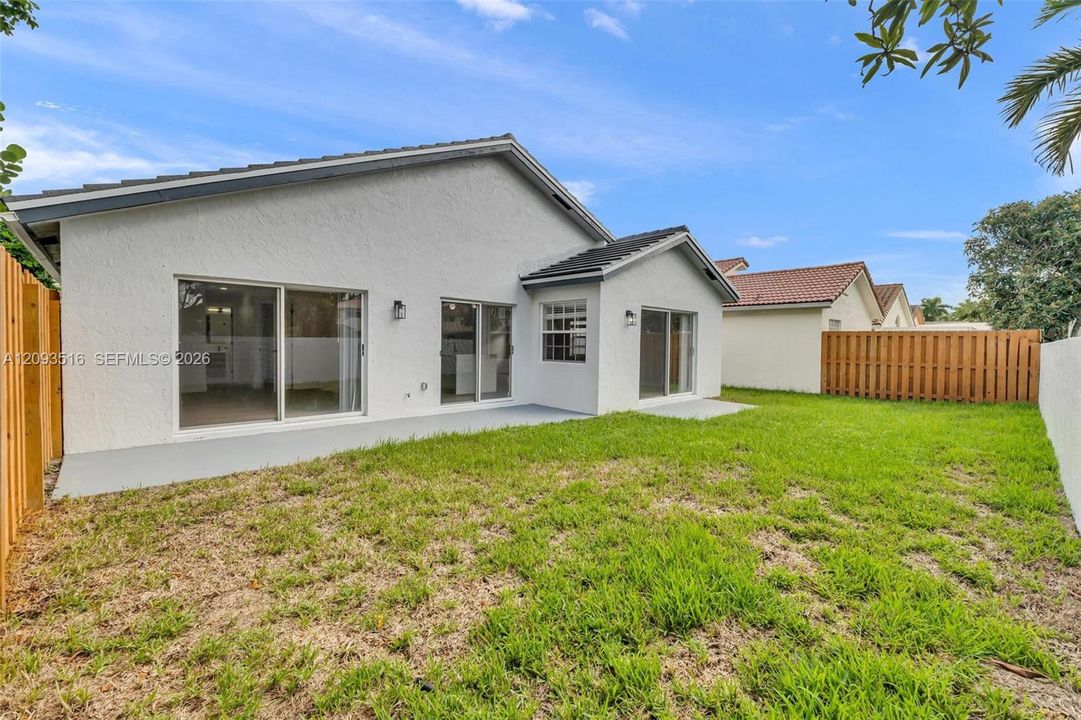 En Venta: $740,000 (3 camas, 2 baños, 1734 Pies cuadrados)