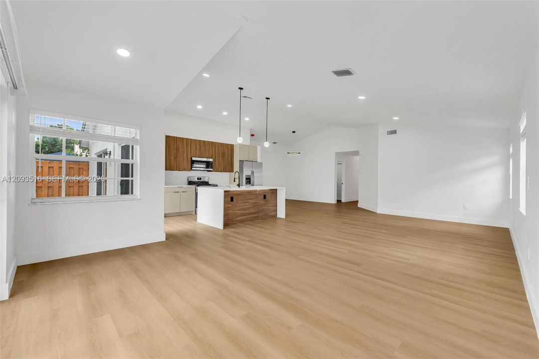 En Venta: $740,000 (3 camas, 2 baños, 1734 Pies cuadrados)