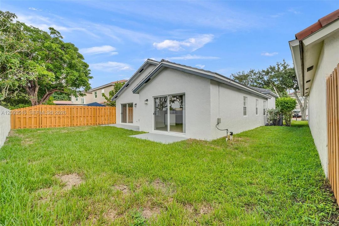 En Venta: $740,000 (3 camas, 2 baños, 1734 Pies cuadrados)
