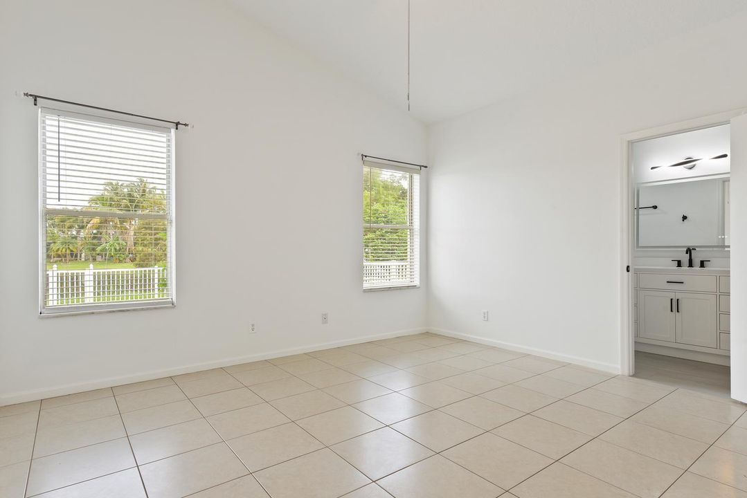 016-027-713 NW Waterlily Pl-1499x1000