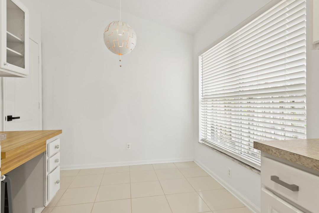 014-030-713 NW Waterlily Pl-1499x1000