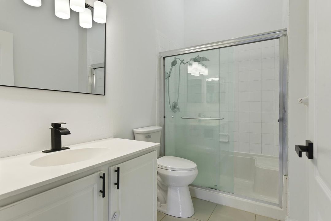 021-032-713 NW Waterlily Pl-1499x1000