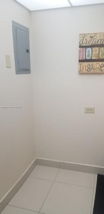 For Rent: $1,500 (1 beds, 1 baths, 800 Square Feet)